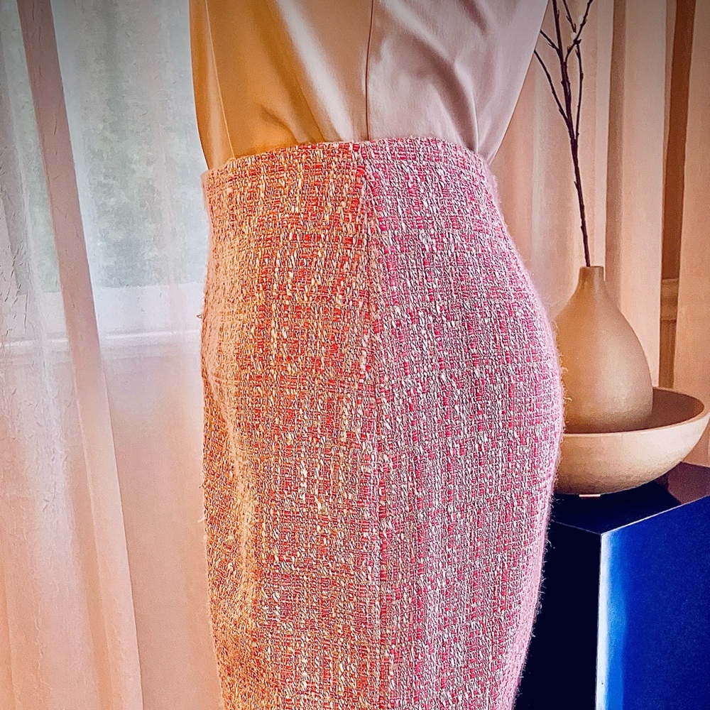 Talbots Pink/Taupe Tweed Pencil Skirt. Size 4. Excellent gently used condition.